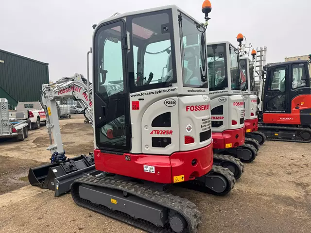 2.4 ton Takeuchi TB325R mini digger