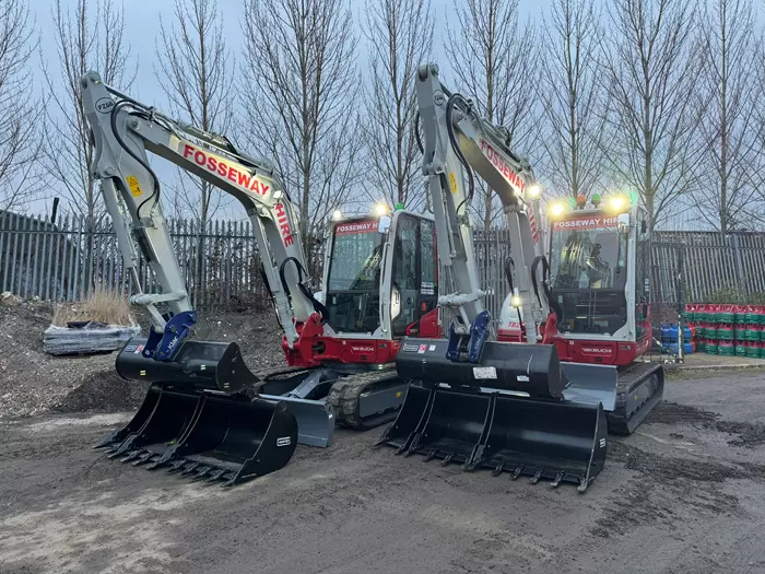 mini diggers 5 ton